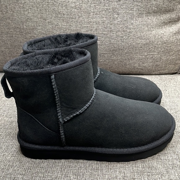 UGG Classic Mini II Genuine Shearling Lined Boot, BLACK SIZE 6 US   0398 - Picture 4 of 12